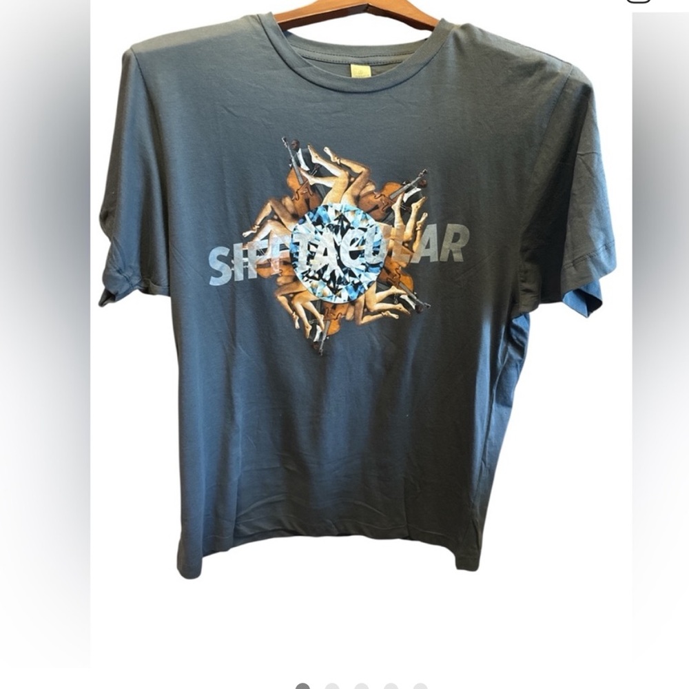 Graphic T-Shirt with Unique Diamond & Fiddler Design Size Medium Casual Tee Top